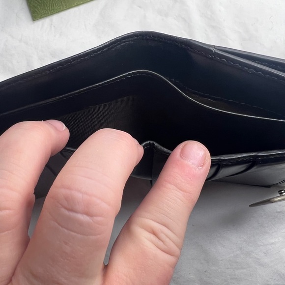 💯 Authentic Refurbished Gucci compact Wallet - Picture 7 of 7